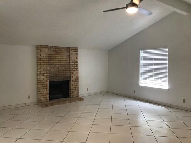 Building Photo - 11914 Swan Dr
