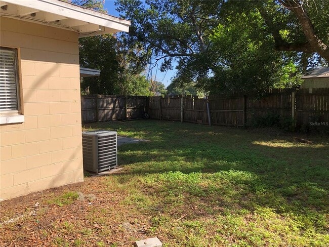 Building Photo - 3 Lotus Lake Dr