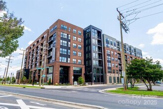 Building Photo - 3305 South Blvd