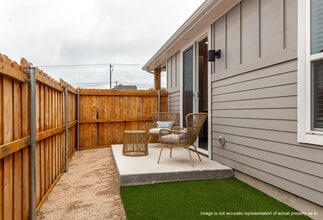 Building Photo - 10051 Conover Cmns Cir