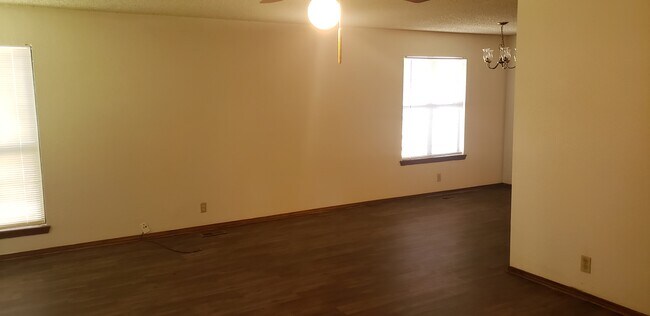 Foto del edificio - 2928 S 125th E Ave