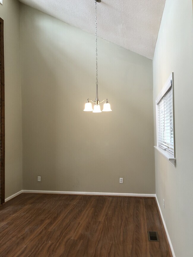 Foto del edificio - 112-116 Greengate Ct