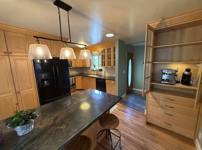 Building Photo - 3759 Alta Loma Dr E