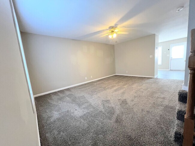 Foto del edificio - 2 Bedroom 1.5 Bathroom Townhome!!!