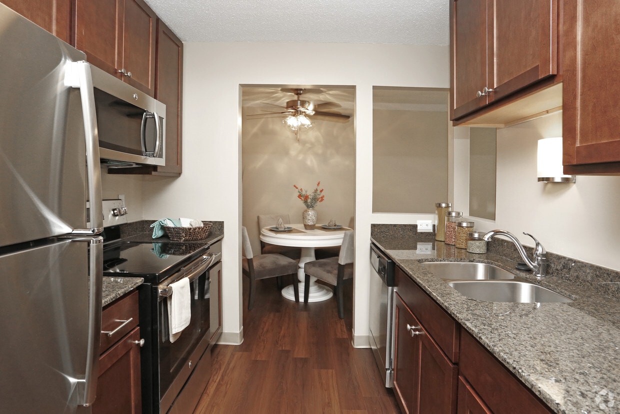 Royal Oaks Apartments Apartments in Eagan, MN