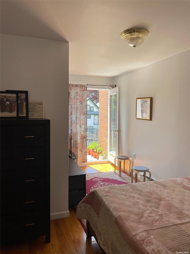 Foto del edificio - 89-27 172nd St