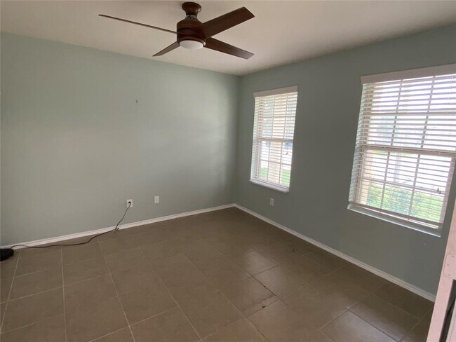 Foto del edificio - 724 Heritage Grove Rd