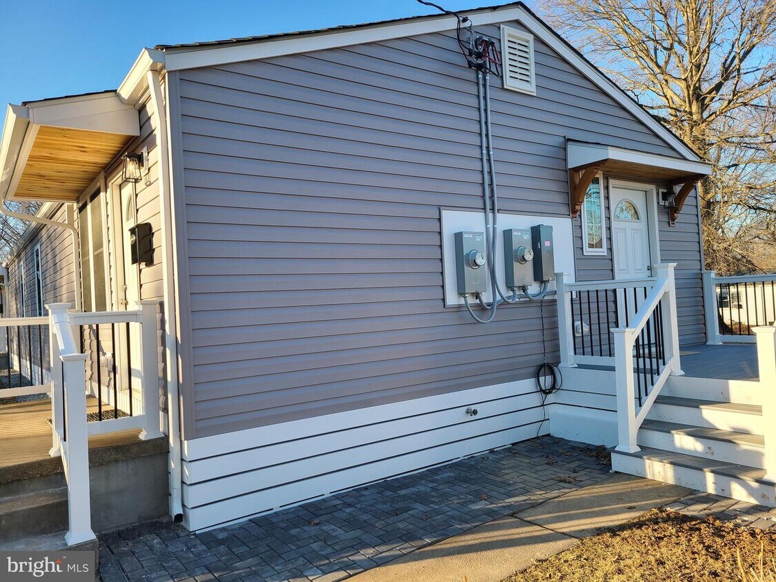 Primary Photo - 101 Vandiver Ct