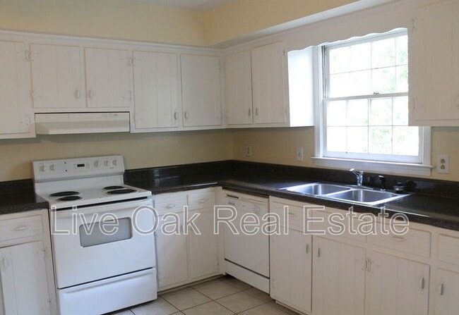 Building Photo - 217 56th St