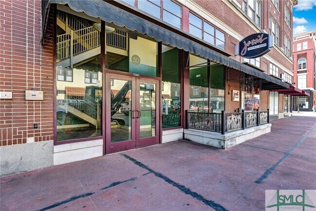 Foto del edificio - 122 E Broughton St