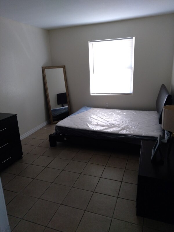 Building Photo - 3300 Garden Oaks Dr