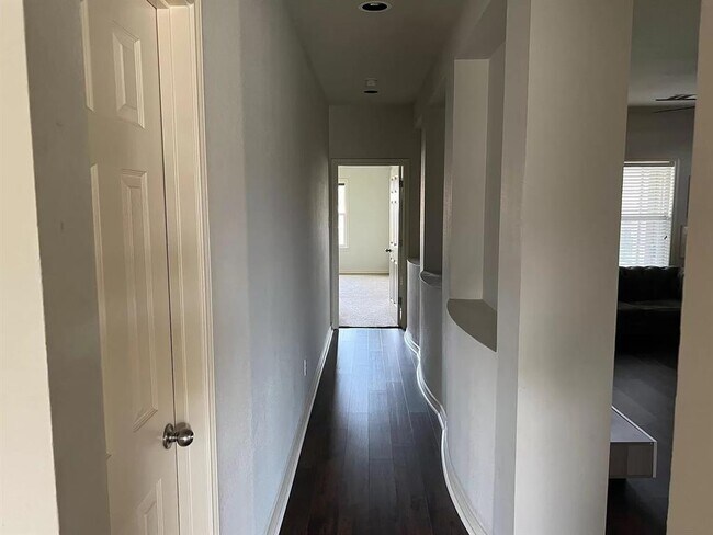 Building Photo - 2602 White Stallion Way