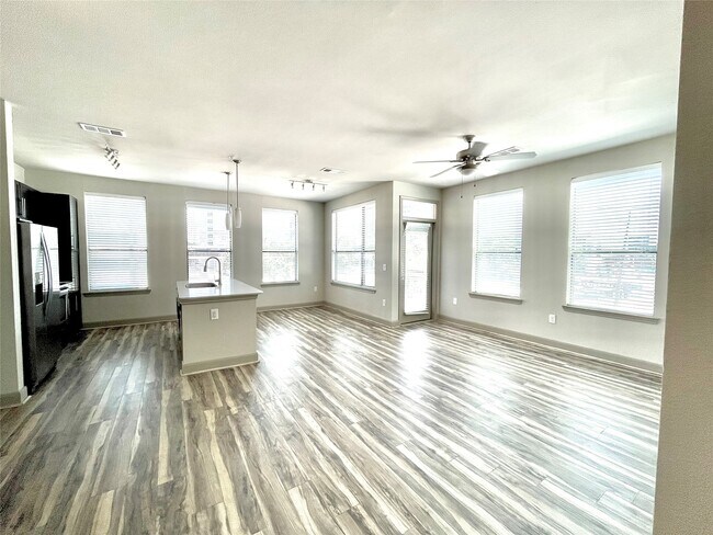 Foto del edificio - 3788 Richmond Ave.