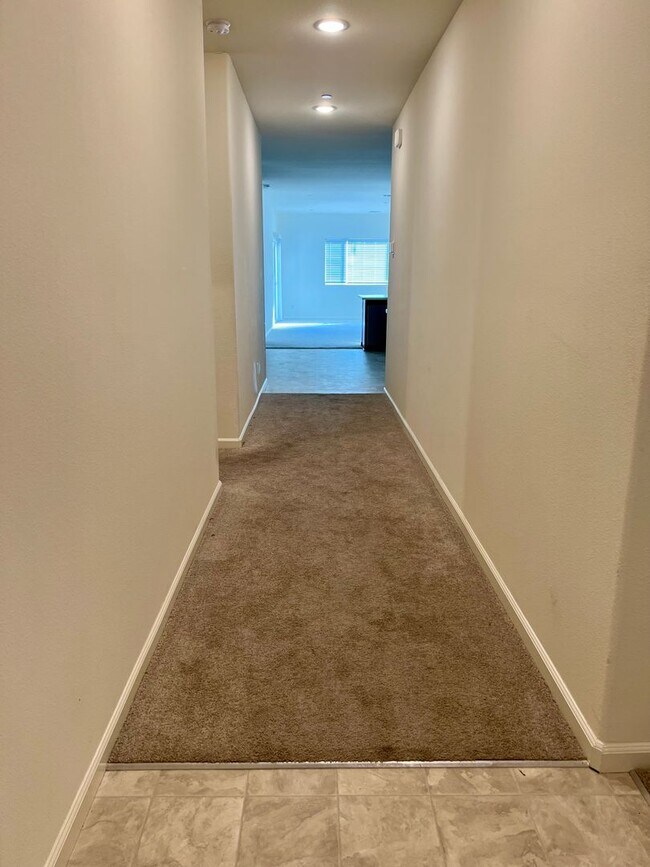Foto del edificio - 4250 Lasalle Dr