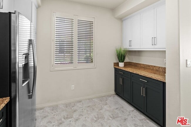 Building Photo - 360 W Ave 26