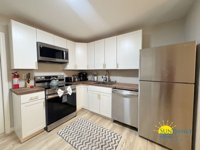 Building Photo - Renovated 2-Bedroom Home in Prime Fort Wal...