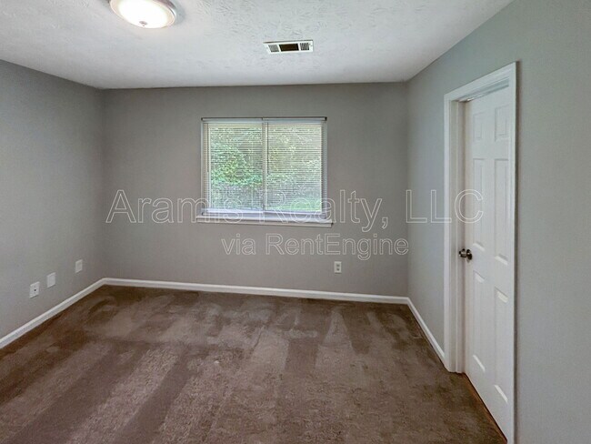 Building Photo - 9241 Woodhill Ln