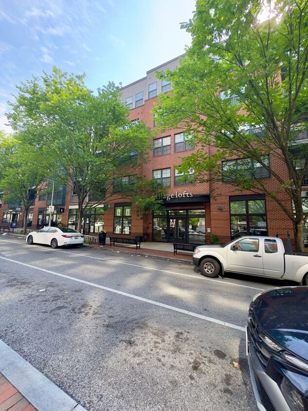 Charming 2 Bed/2 Bath Condo in Heart of Charles Village, Baltimore, MD! - Charming 2 Bed/2 Bath Condo in Heart of Charles Village, Baltimore, MD!