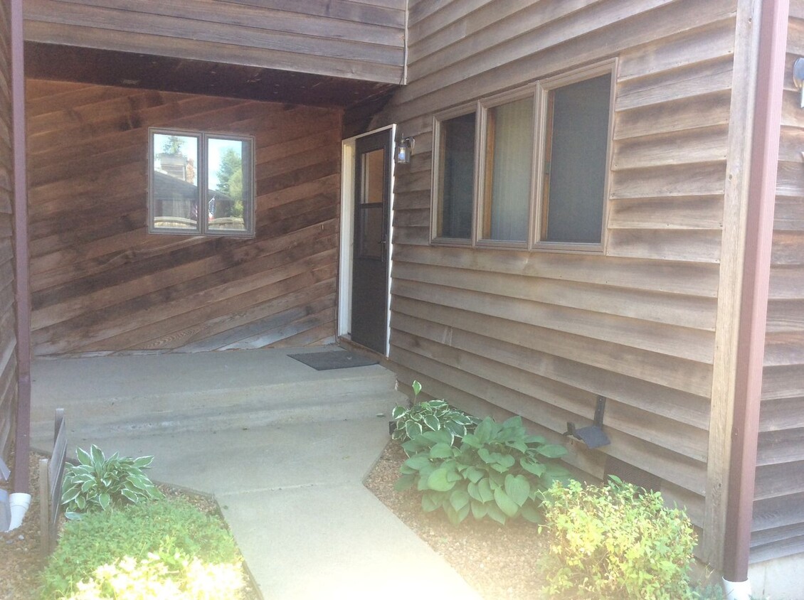Primary Photo - 3 bedroom, 2 bath Condo
