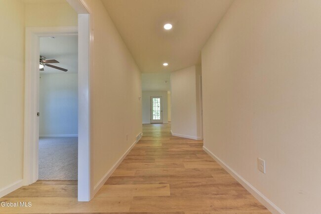 Building Photo - 74 Seashore Wy