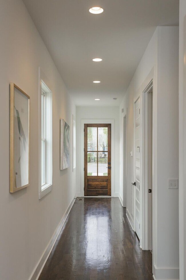 Building Photo - 4 Bed, 3 Bath Home w/  2 Car Garage in The...