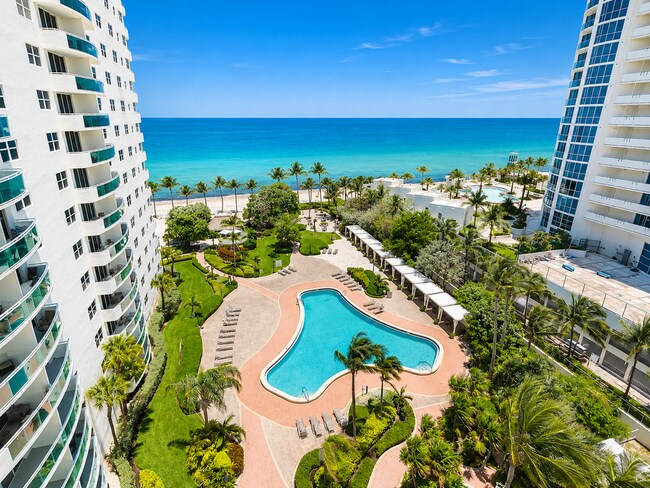 Foto del edificio - 3000 S Ocean Dr