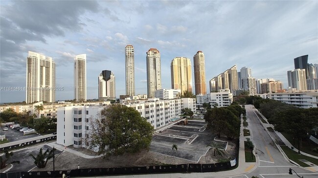 Foto del edificio - 17900 N Bay Rd