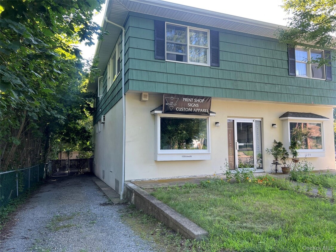 Primary Photo - 1235 Youngs Ave
