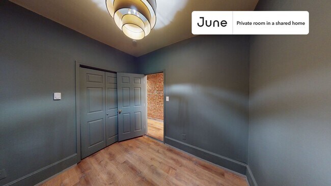 Foto del edificio - Room in Shared 5 bed/2 bath home in Columbia Heights