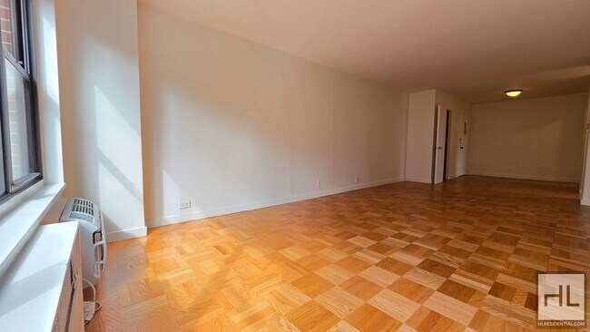 Foto del edificio - Sunlit 11th-Floor 1-Bed with Sweeping City Views by Union Square