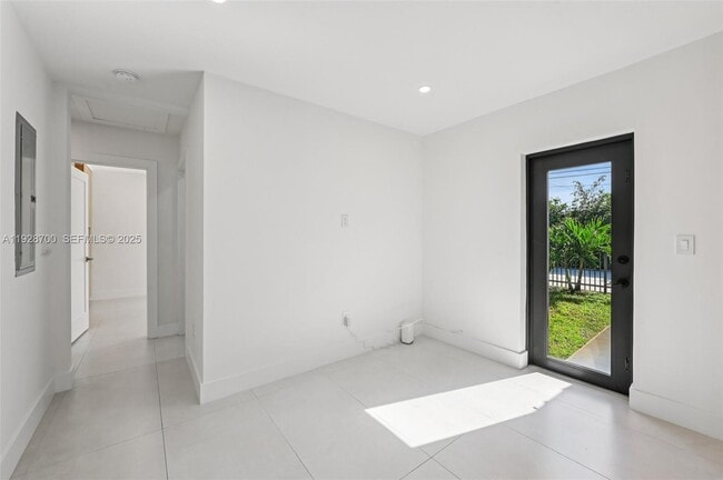 Foto del edificio - 5152 SW 6th St