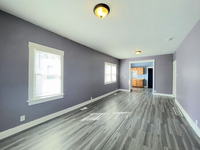 Foto del edificio - 2 bedroom home with garage