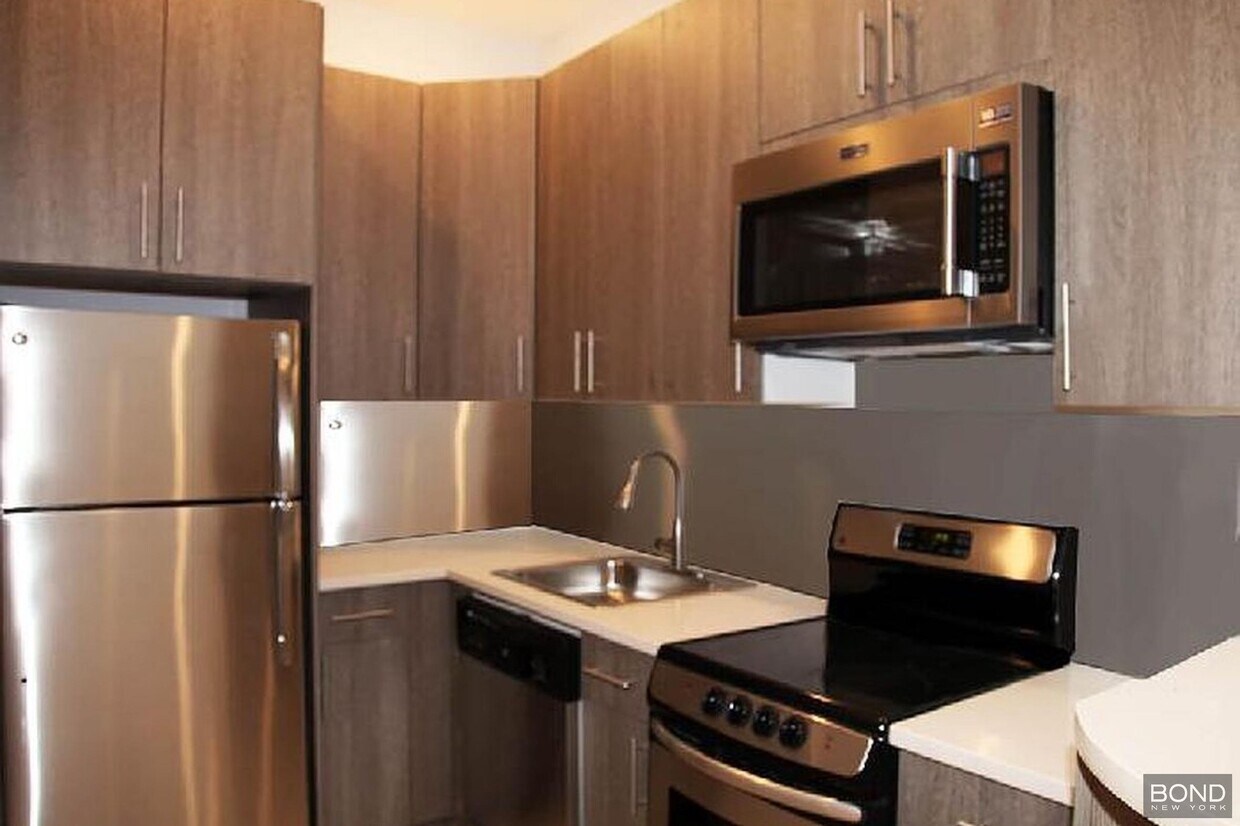 Foto principal - 349 E 52nd St