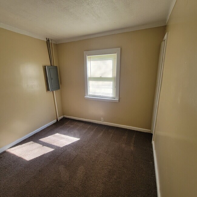 Foto del edificio - Brightwood 2BR House w/Storage Shed!