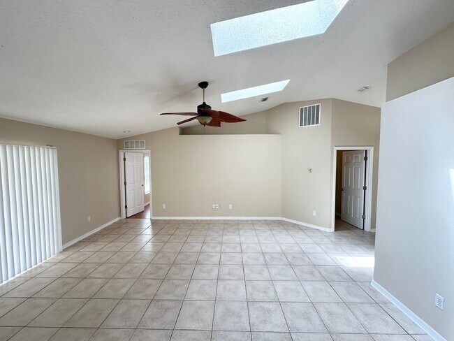 Building Photo - 36 Port Royal Dr