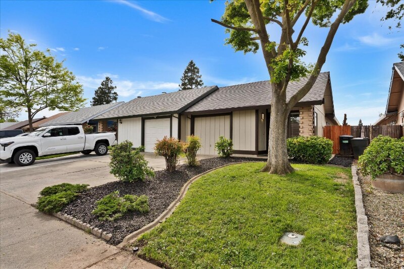 Foto principal - 6120 Center Mall Way