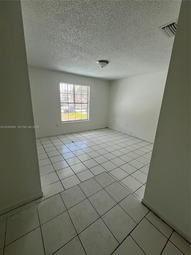 Foto del edificio - 18705 NW 45th Ave