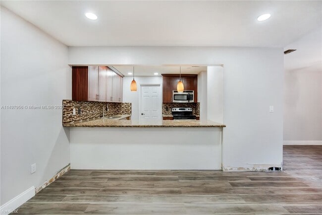 Building Photo - 4 br, 2.5 bath House - 11797 SW 14th Ter