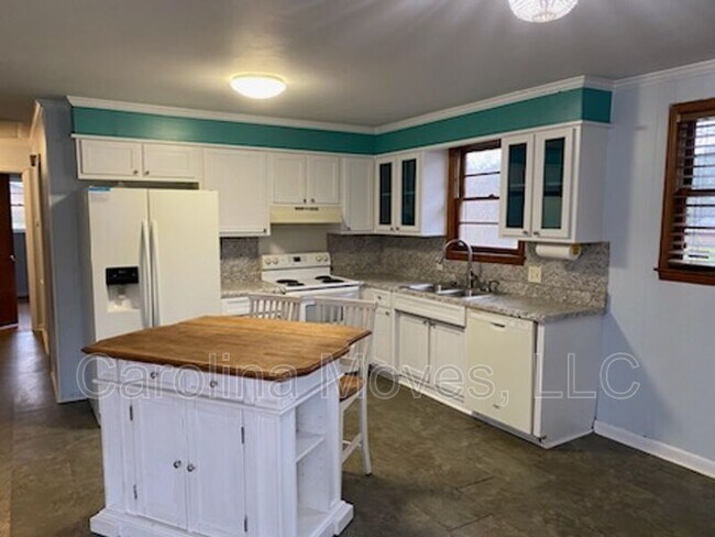 Building Photo - 106 Gayle St