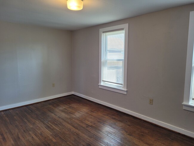 Building Photo - 212 N Queen St