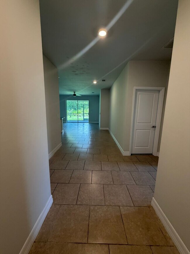 Building Photo - 1031 San Cristobal Ave