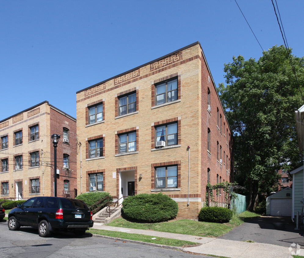 Primary Photo - 75 Willow St