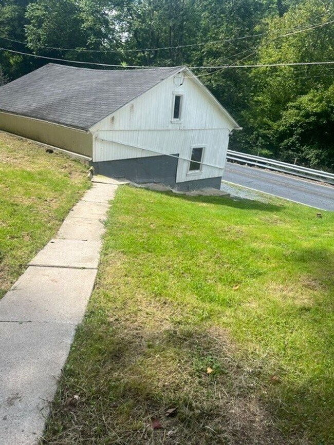 Building Photo - 702 Wyomissing Rd