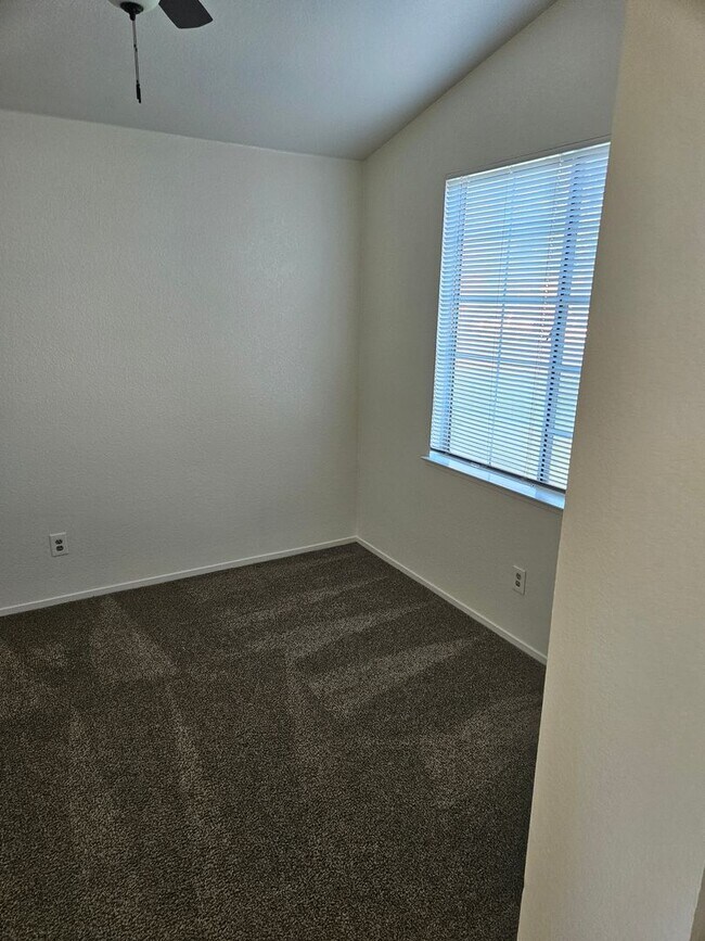 Foto del edificio - 3 Bedroom & 2 Bath for Rent!