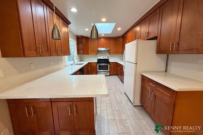 Building Photo - Nature-Surrounded 3BR/3BA Two-Story Home w/ Deck & Views — San Carlos