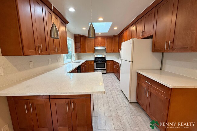 Foto del edificio - Nature-Surrounded 3BR/3BA Two-Story Home w/ Deck & Views — San Carlos