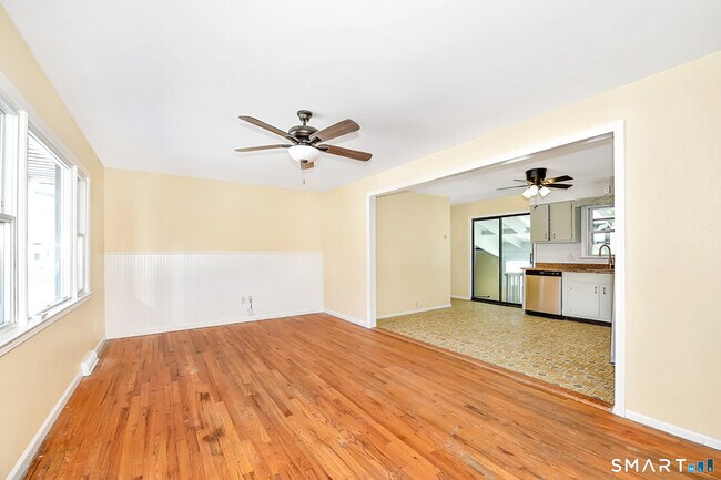 Foto del edificio - 90 Mary Ellen Dr