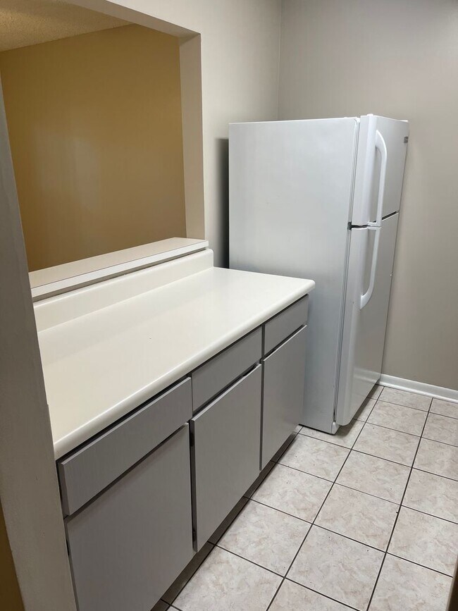 Building Photo - Lakewood Commons Condominiums L102