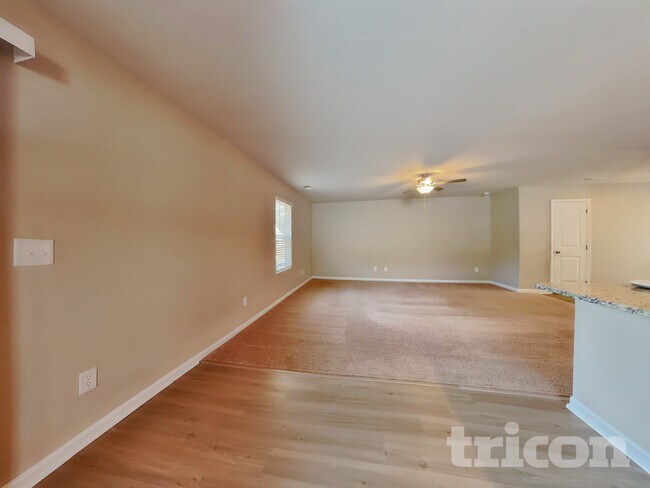 Building Photo - 14 Ivy Bank Dr