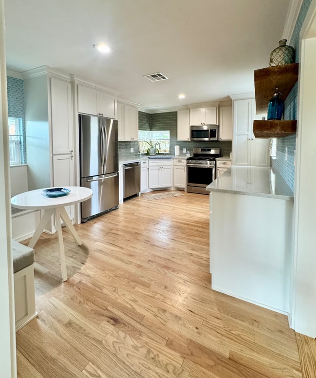 Building Photo - ?Cozy Designer's Dreamhouse in North OKC?